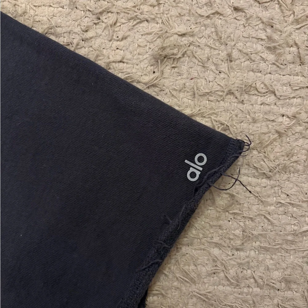 ALO Yoga Black Cropped Hoodie Jacket - Picture 4 of 4
